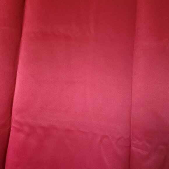 ONE CEILING TO FLOOR RED CURTAIN - Picture 10 of 10